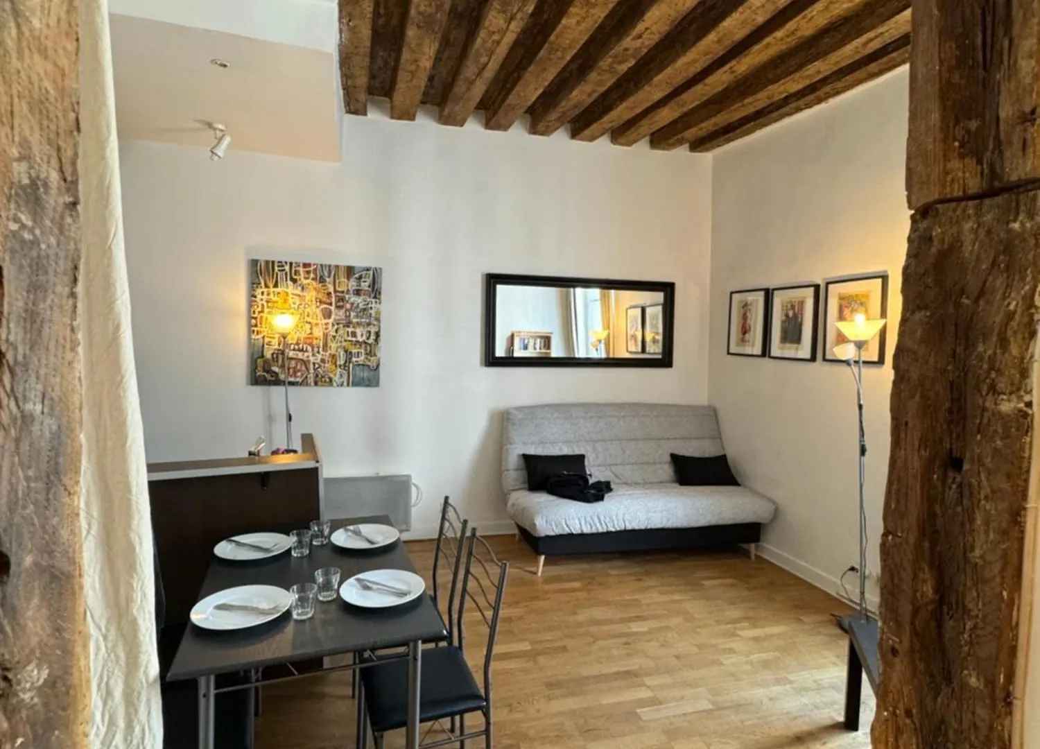 Typique Parisien Au Coeur Du Marais Paris